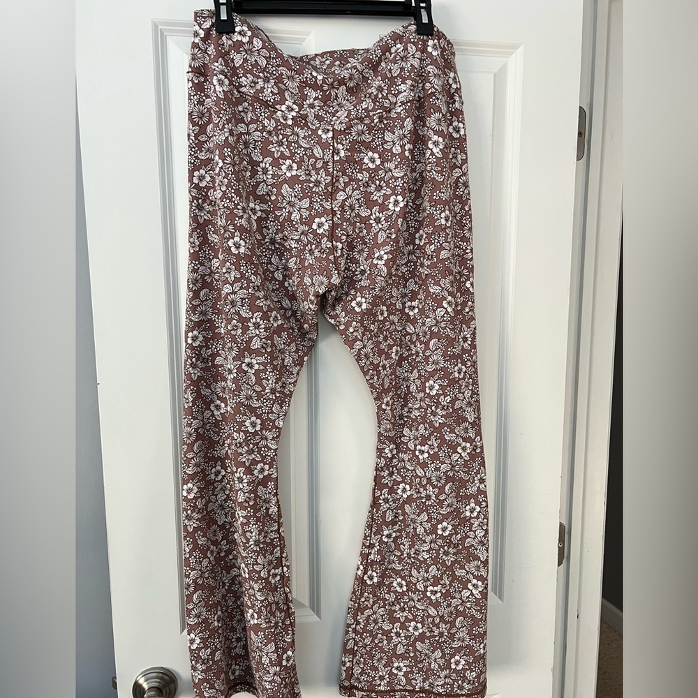 Ultra Flirt Brown Floral Women’s Leggings